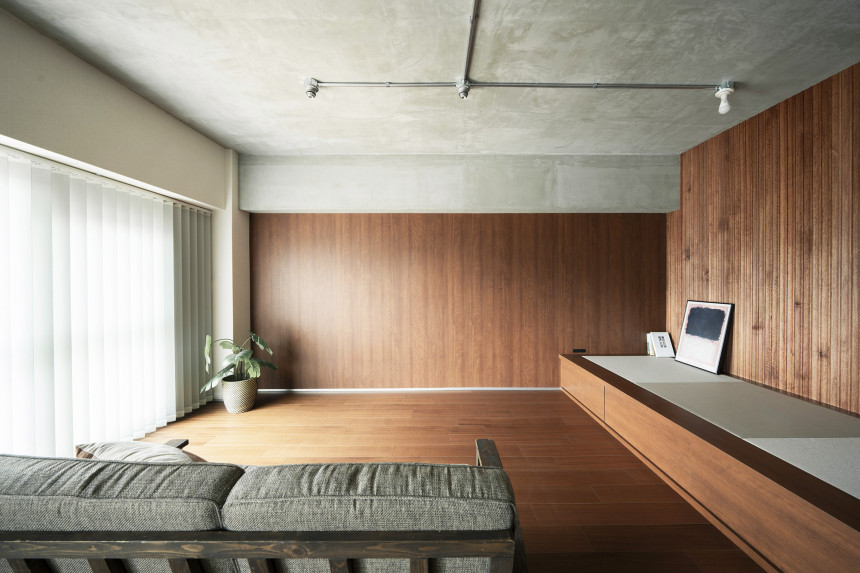 ゴールドとシルバーが調和する大人空間 