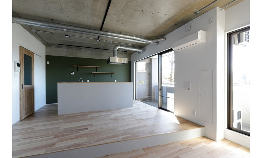 かまくら秘密基地のダウンリビング 