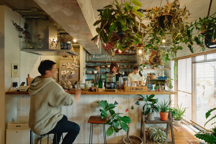 家族でつくる、植物カフェ空間 